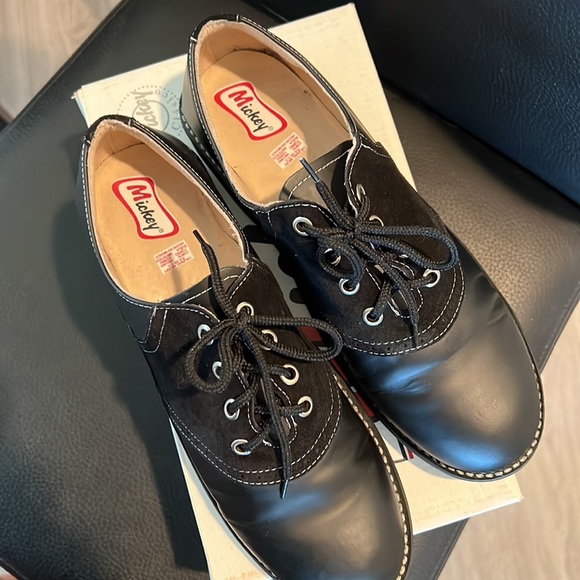 Imported black leather and suede saddleback shoes women’s size 9 - Picture 3 of 6